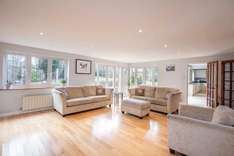 5 bedroom detached house for sale, Orchard Close, Elstree