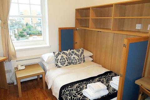 Studio to rent, Fulham Palace Road, Hammersmith, London, W6