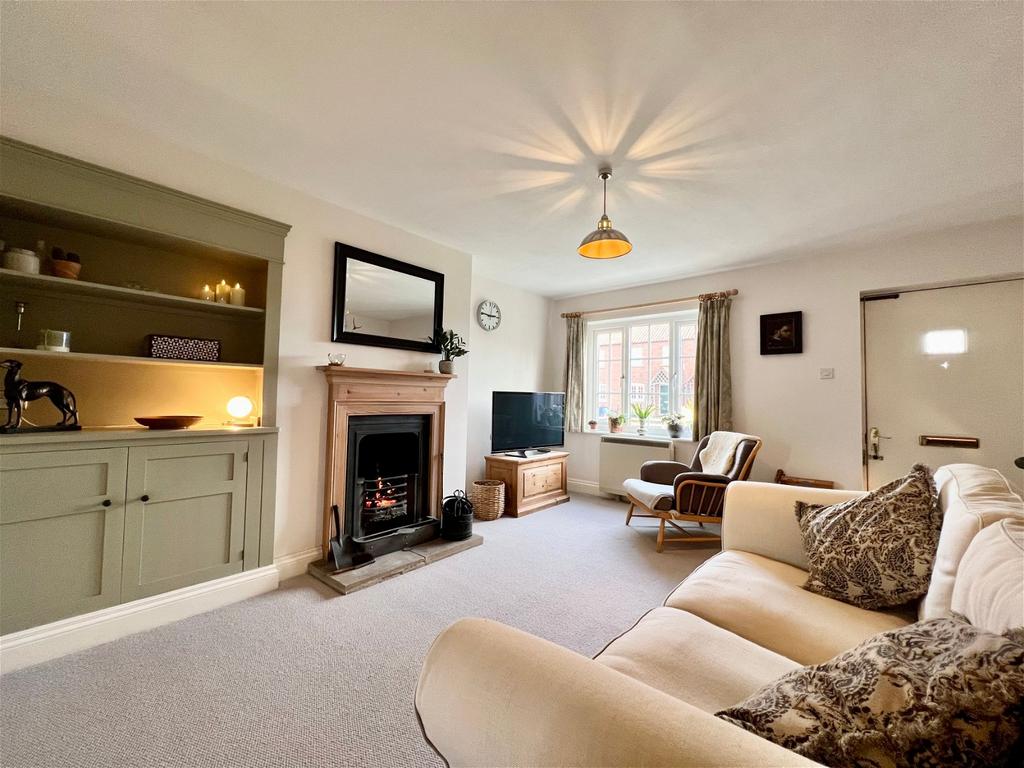 Manor Chase, Long Marston, York, YO26 3 bed end of terrace house £300,000