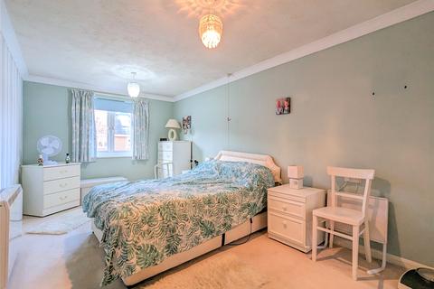 2 bedroom apartment for sale, Yorktown Road, College Town, Sandhurst, Berkshire, GU47