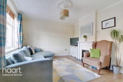 109 Amersham Road, Romford, RM3 9JA