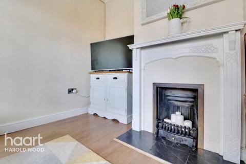 109 Amersham Road, Romford, RM3 9JA
