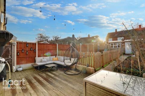 109 Amersham Road, Romford, RM3 9JA