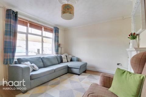 109 Amersham Road, Romford, RM3 9JA