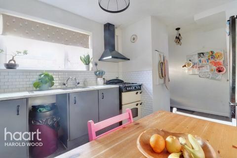 109 Amersham Road, Romford, RM3 9JA