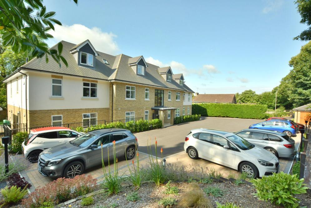 Rowlands Court, Rowlands Hill, Wimborne, BH21 1AN 3 bed apartment for