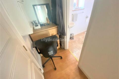 Studio to rent, Farrier Street, London