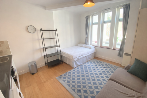 Studio to rent, Farrier Street, London