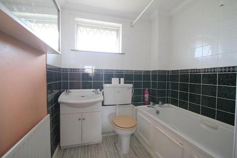 3 bedroom end of terrace house to rent - Maisie Webster Close, Stanwell, Staines-Upon-Thames, Surrey, TW19