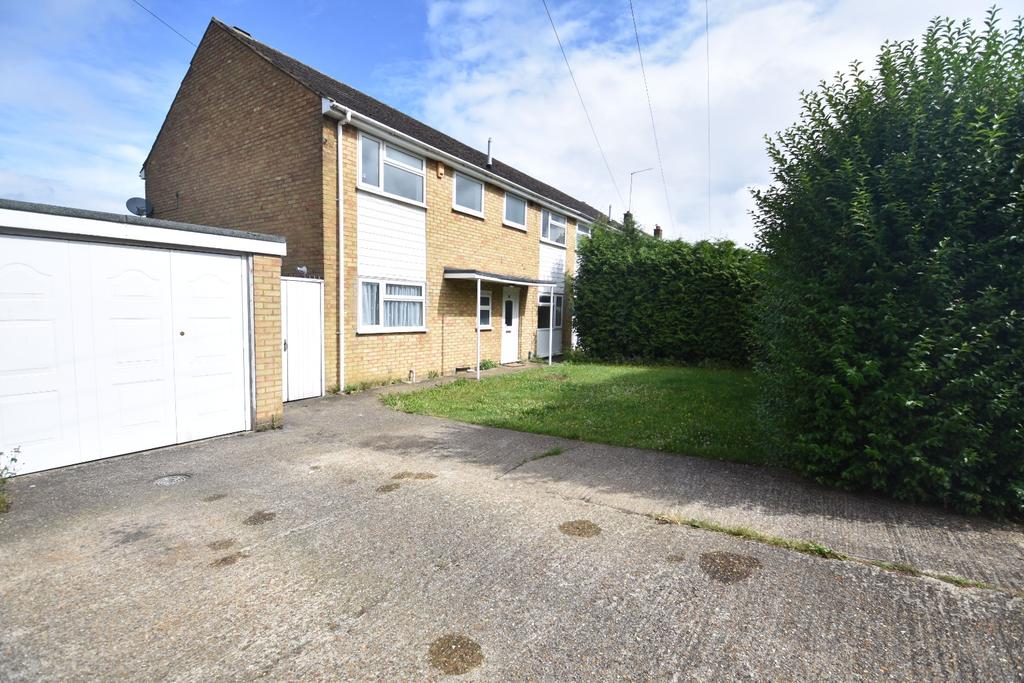 Blaydon Road, Luton, Bedfordshire, LU2 4 bed semidetached house £