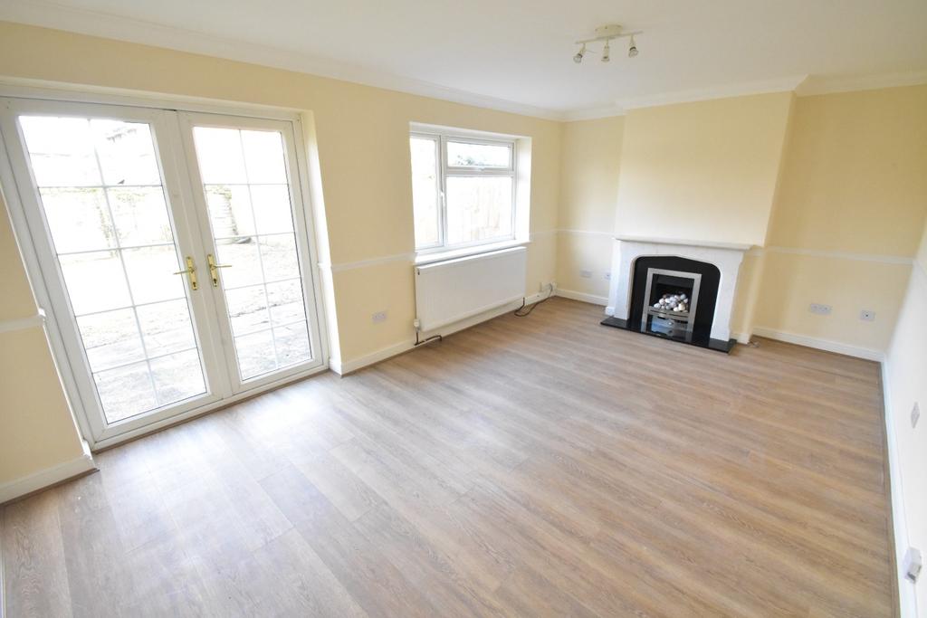 Blaydon Road, Luton, Bedfordshire, LU2 4 bed semidetached house £