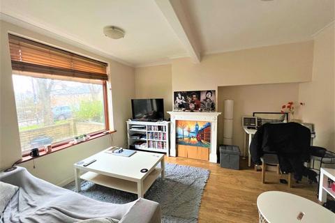 2 bedroom semi-detached house to rent, Two Bedroom House in the heart of Morden