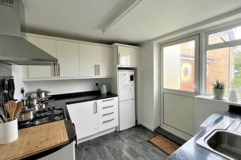 2 bedroom semi-detached house to rent, Two Bedroom House in the heart of Morden