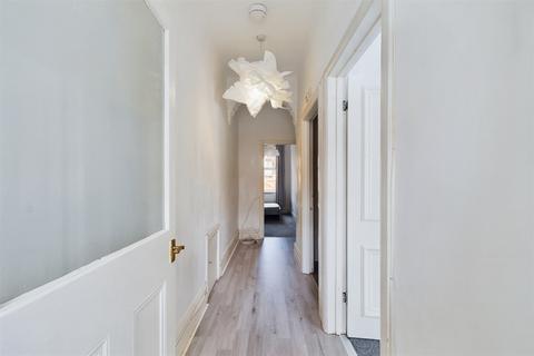 3 bedroom flat to rent, Forsyth Road, Newcastle Upon Tyne