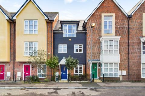 8 Fuggle Drive, Aylesbury, HP21 9AY