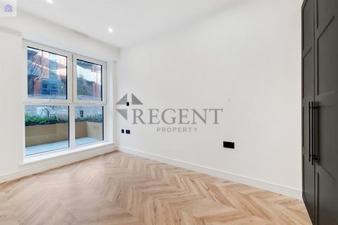 Studio to rent, Canning House, Kingston Upon Thames, KT1