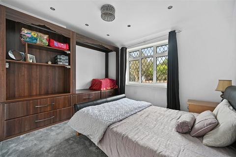 4 bedroom detached house to rent, Swakeleys Road, Ickenham, Uxbridge, Middlesex, UB10