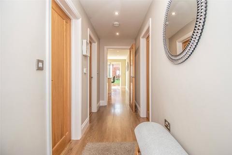 239 Worcester Road, Stoke Heath, Bromsgrove, B61 7JA