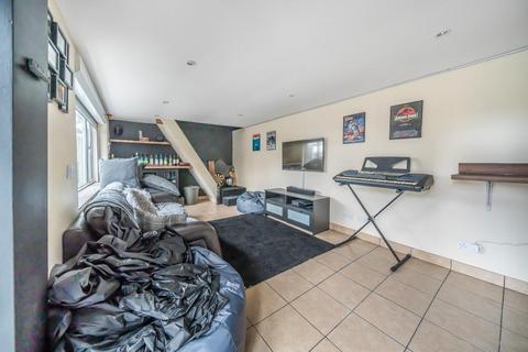 31 Rex Avenue, Ashford, TW15 2DA