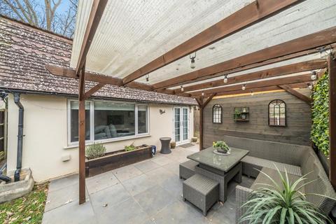 31 Rex Avenue, Ashford, TW15 2DA