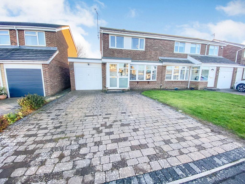 Northolt Avenue, Cramlington... 3 bed semidetached house £230,000