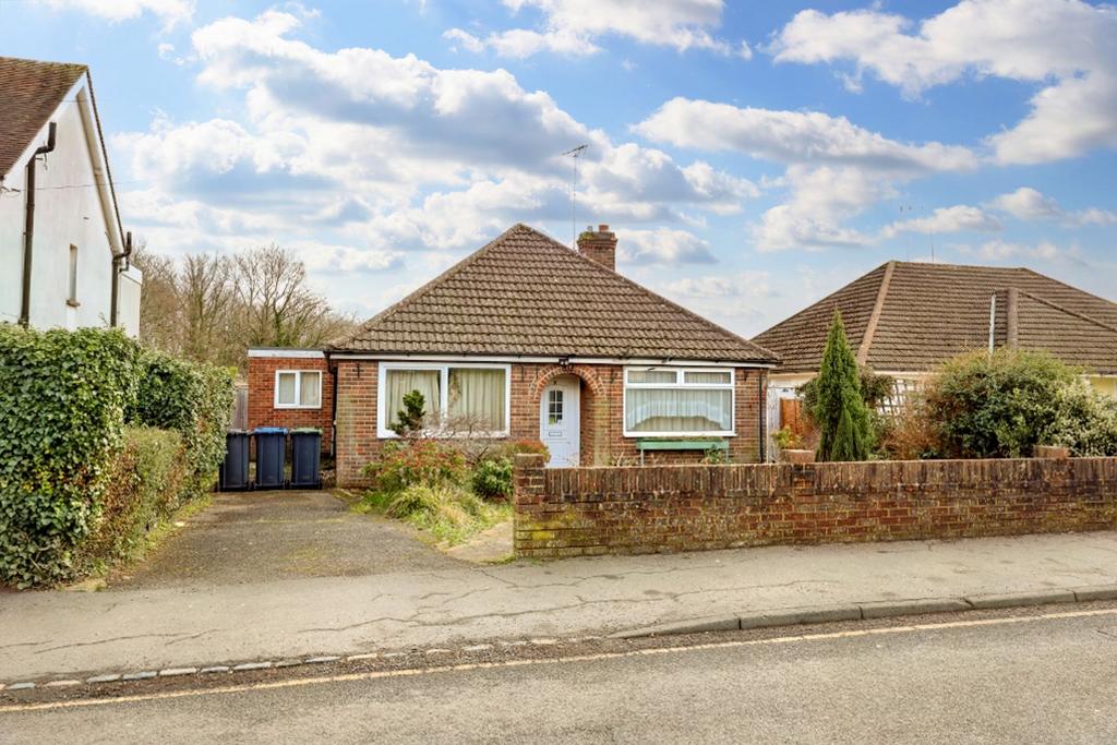 Junction Road, Burgess Hill, RH15 2 bed detached bungalow - £400,000