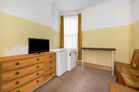 37 Birdhurst Road, London, SW19 2HZ
