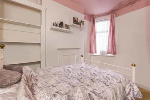 37 Birdhurst Road, London, SW19 2HZ