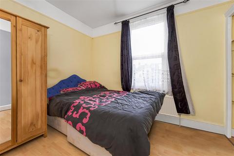 37 Birdhurst Road, London, SW19 2HZ