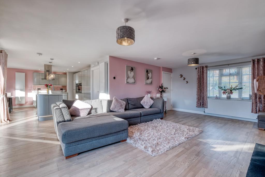Cranham Close, Headless Cross Redditch B97 5AY 4 bed detached house £