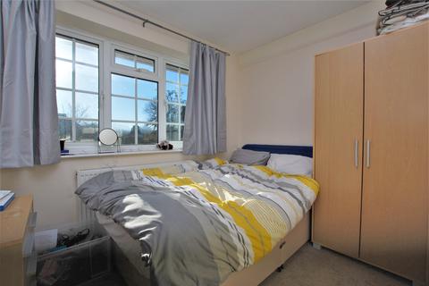 6 bedroom detached house to rent, Bridgehill Close, Guildford, Surrey, GU2