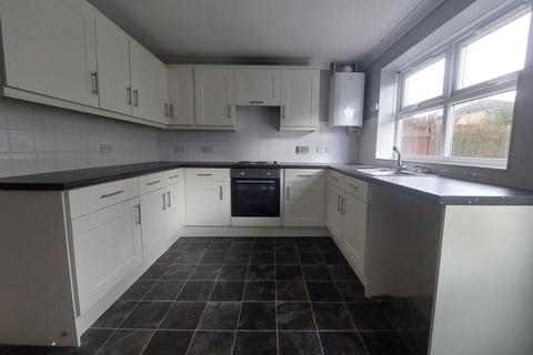3 bedroom semi-detached house to rent, Oakfield Court, Hull, HU6
