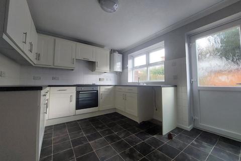 3 bedroom semi-detached house to rent, Oakfield Court, Hull, HU6