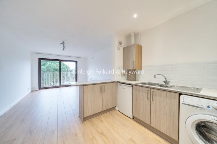 17 Brackley Road Beckenham BR3 1 bed flat to rent £1,350 pcm (£312 pw)