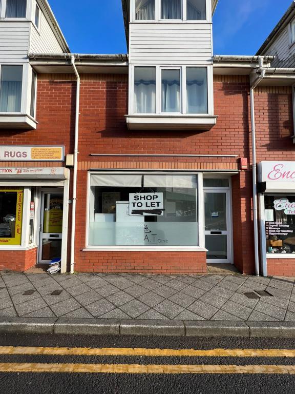 4 West Street,Gorseinon,Swansea Shop £600 pcm (£138 pw)