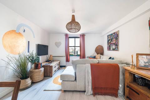 1 bedroom flat for sale - Wordsworth Place, Kentish Town, London, NW5