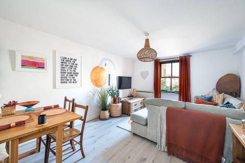1 bedroom flat for sale - Wordsworth Place, Kentish Town, London, NW5