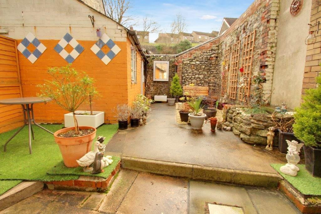 Draycott Road, Shepton Mallet, BA4 2 bed terraced house £222,500