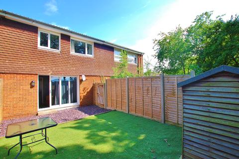 4 bedroom terraced house to rent - Park Barn Drive, Guildford, Surrey, GU2