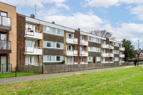 1 bedroom flat for sale, Oman Avenue, Gladstone Park, London, NW2