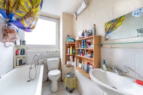 1 bedroom flat for sale, Oman Avenue, Gladstone Park, London, NW2