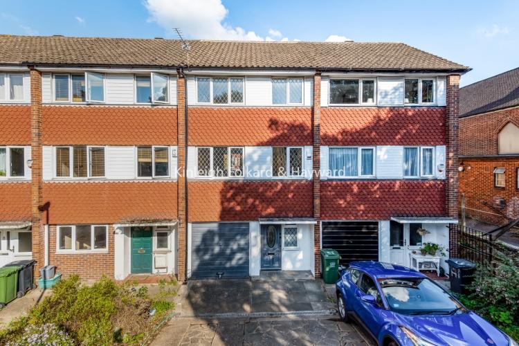 Burnt Ash Road London SE12 3 bed townhouse £1,950 pcm (£450 pw)