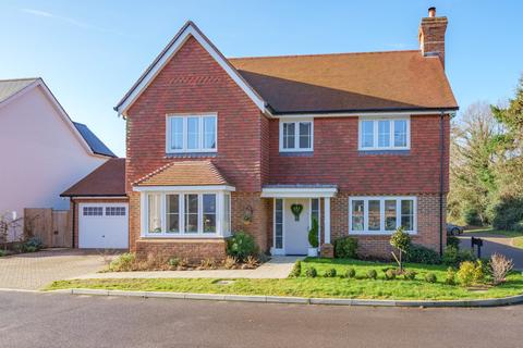 4 bedroom detached house for sale - Sycamore Road, Cranleigh, GU6