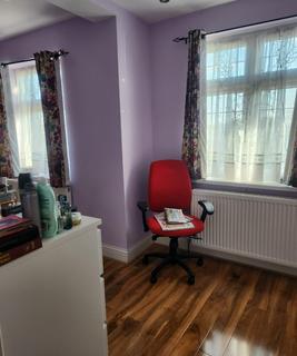 1 bedroom apartment to rent - House share, Mossford Lane, Ilford, Greater London, IG6 2JA