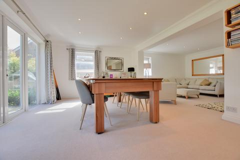43 Willow Crescent, Hatfield Peverel, Chelmsford, CM3 2LJ