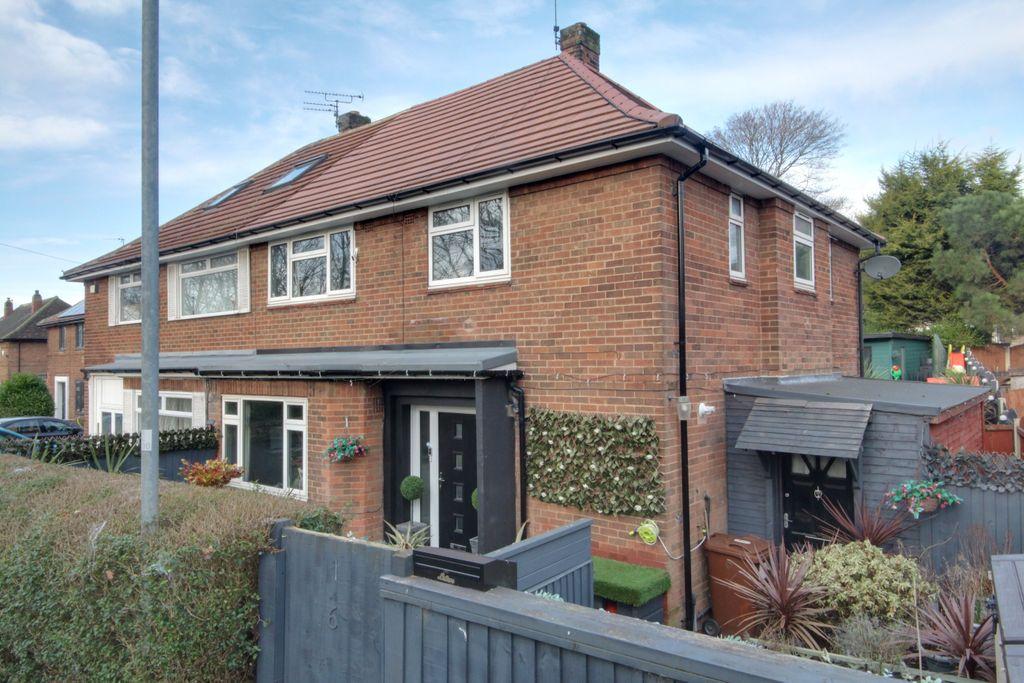Saxon Road, Moor Allerton, Leeds LS17 5EG 4 bed semidetached house for