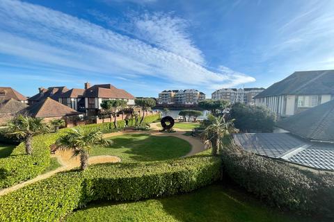 2 bedroom apartment for sale - Christchurch Place, Eastbourne BN23