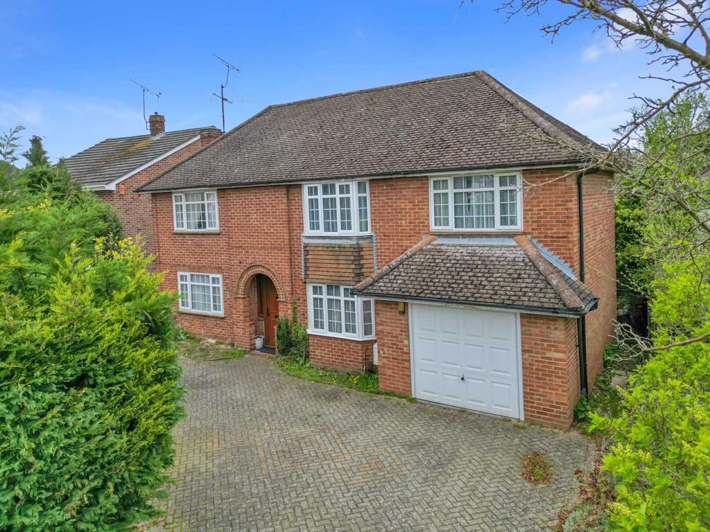 Pitts Lane, Earley 5 bed detached house £725,000