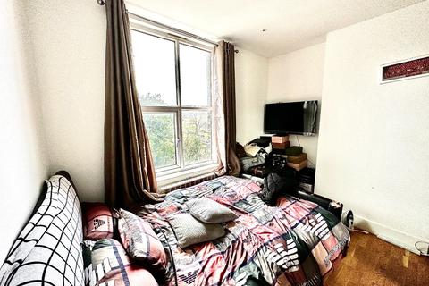 Flat C, 208 Burrage Road, London, SE18 7JU