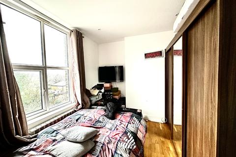 Flat C, 208 Burrage Road, London, SE18 7JU